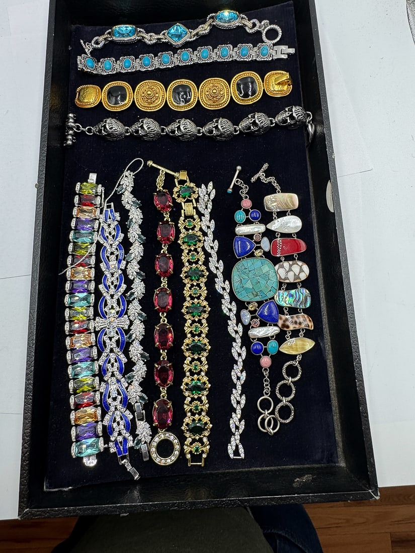 LOT OF FLASHY COSTUME BRACELETS: LOT OF FLASHY COSTUME BRACELETS