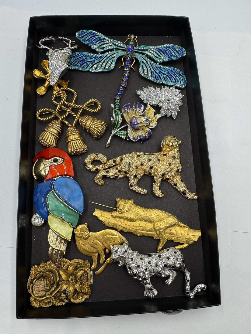 LOT OF FLASHY BIG PINS: LOT OF FLASHY BIG PINS