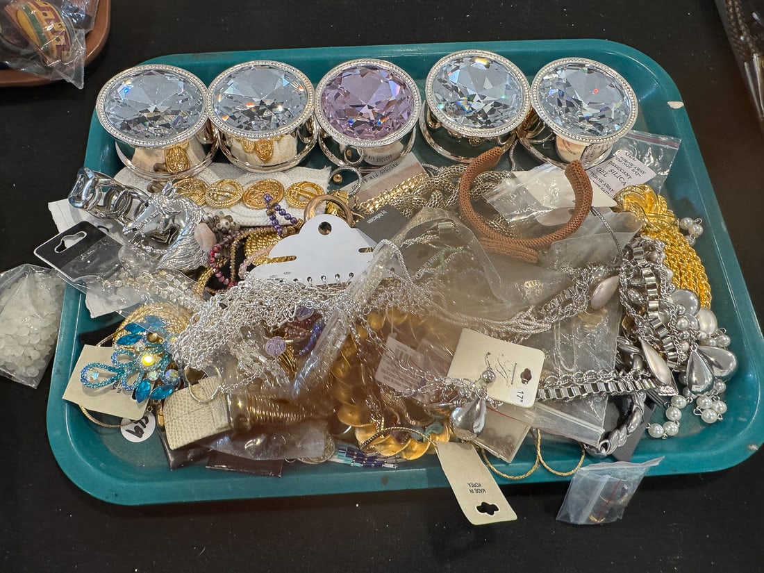 COSTUME JEWELRY: COSTUME JEWELRY