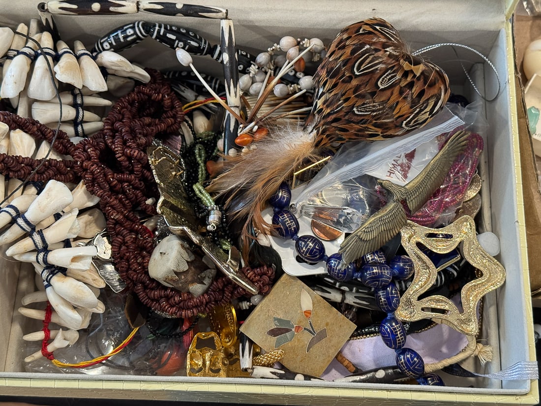 COSTUME JEWELRY: COSTUME JEWELRY