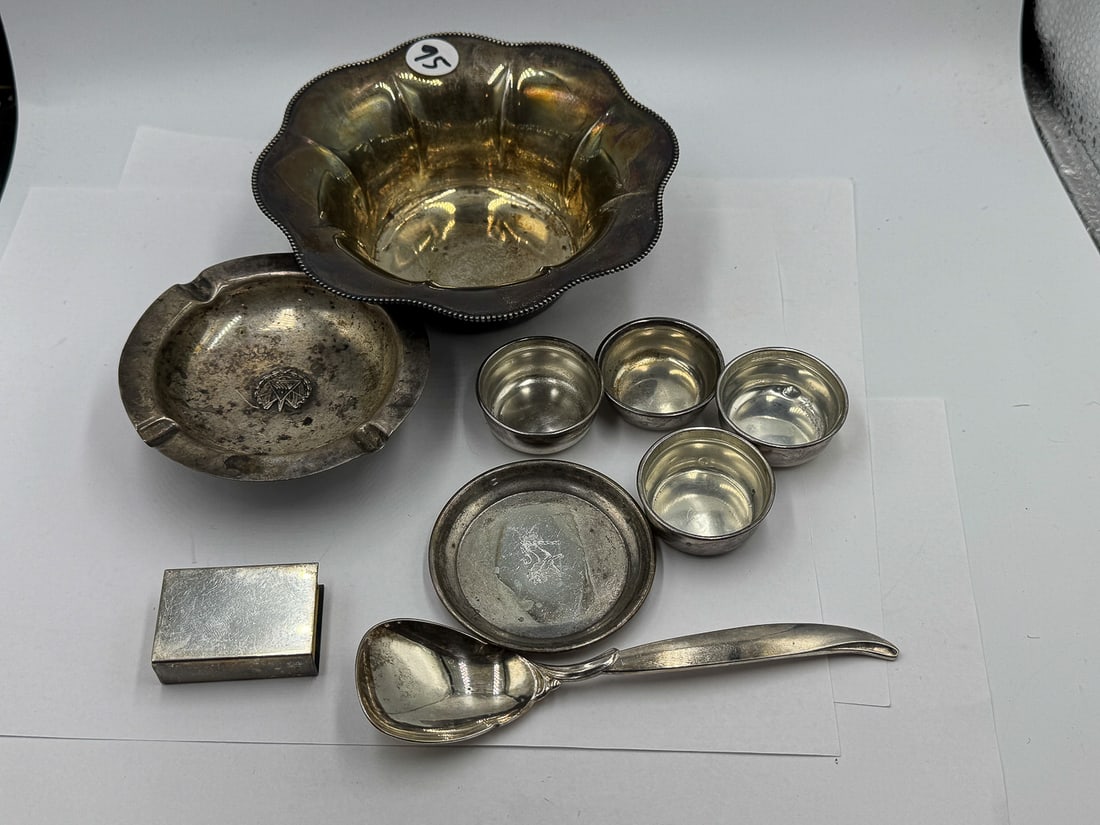 STERLING SILVER LOT, 249 GRAMS: STERLING SILVER LOT, 249 GRAMS