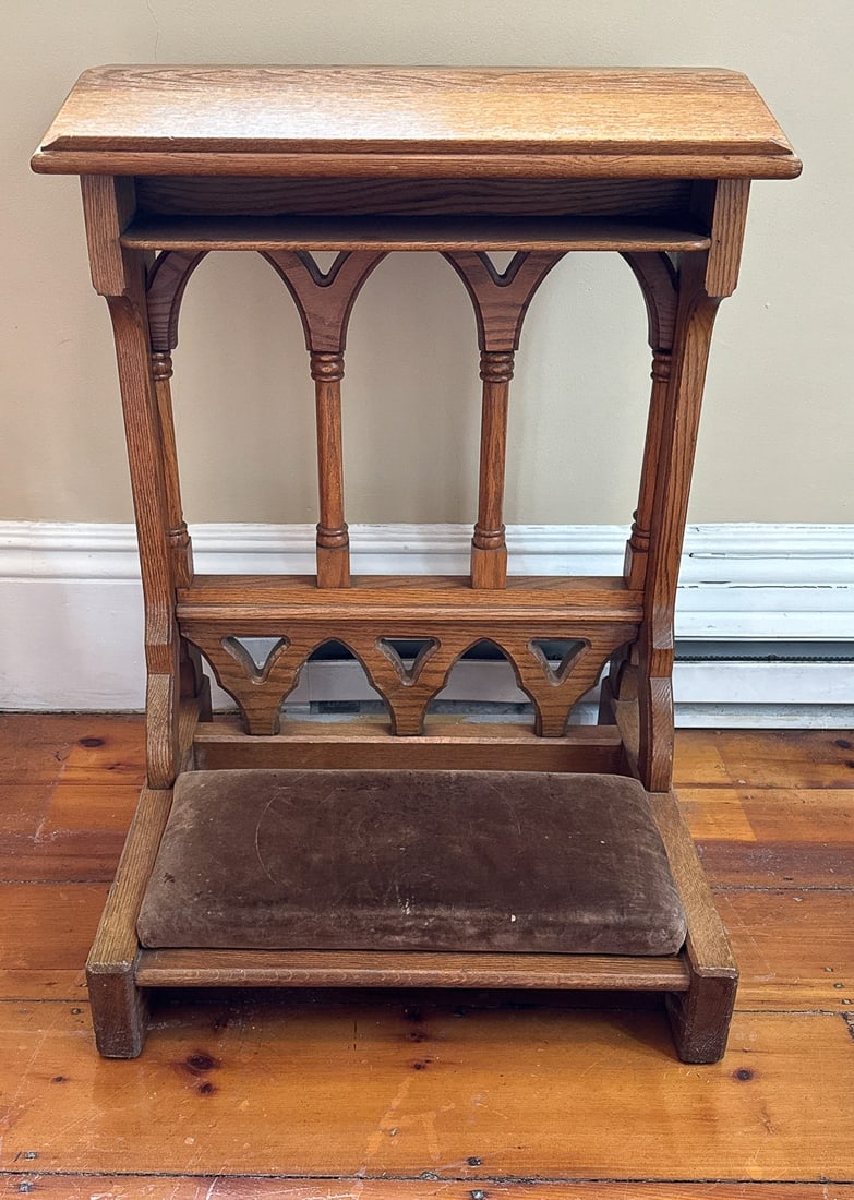 VICTORIAN OAK CATHOLIC KNEELER, 27" X 23" X 35" (1 of 4)