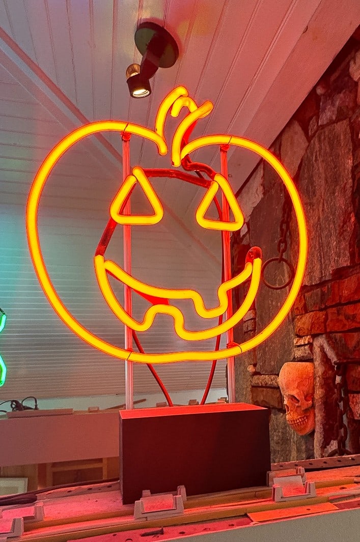 VINTAGE NEON SIGN OF A JACK O' LANTERN, 16" X 5" X 18" (1 of 2)