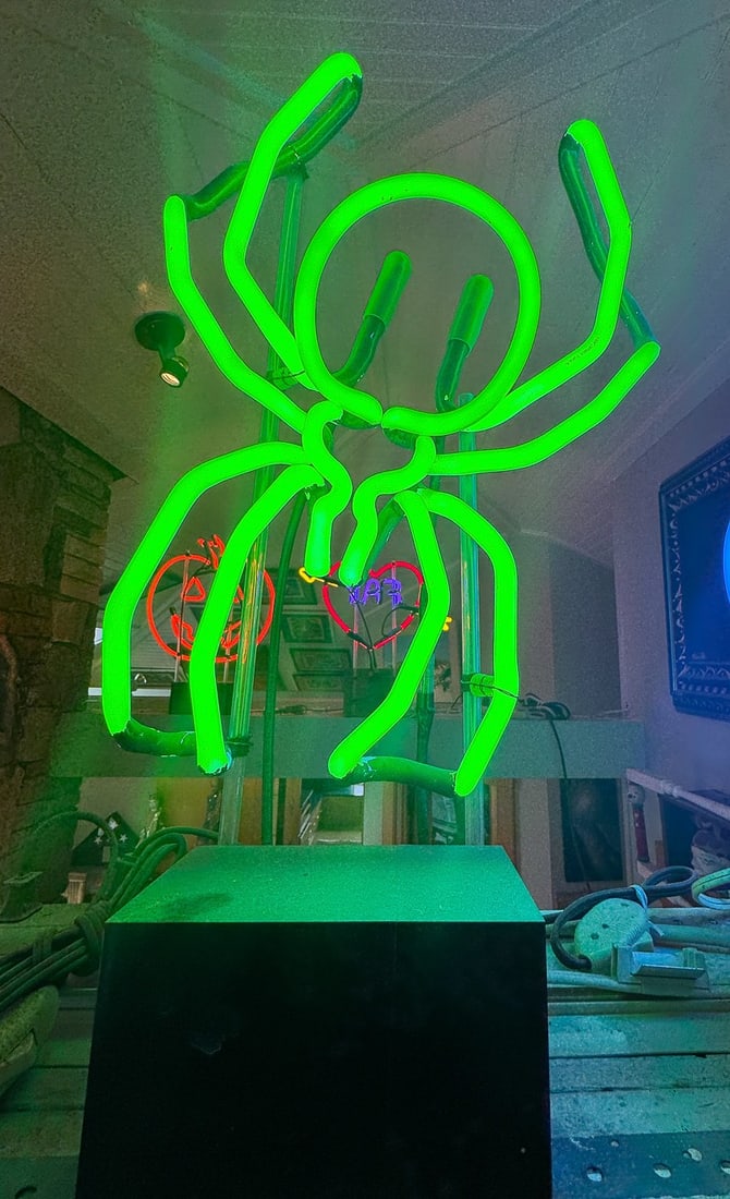 VINTAGE NEON SIGN OF A SPIDER, 15" X 5" X 20": VINTAGE NEON SIGN OF A SPIDER, 15" X 5" X 20"