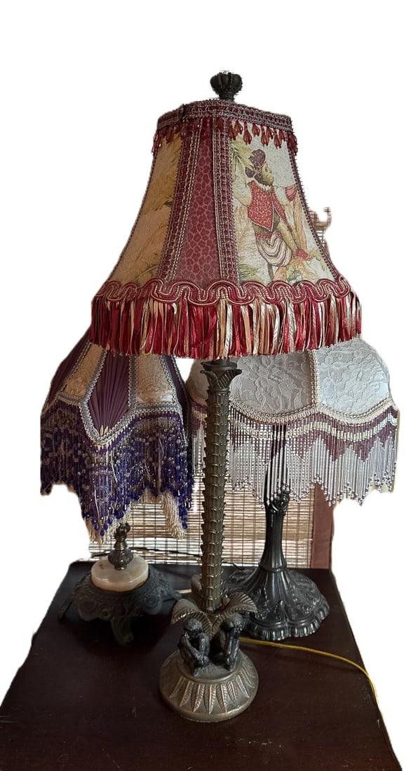 3 VICTORIAN STYLE LAMPS, 33" AND SMALLER: 3 VICTORIAN STYLE LAMPS, 33" AND SMALLER