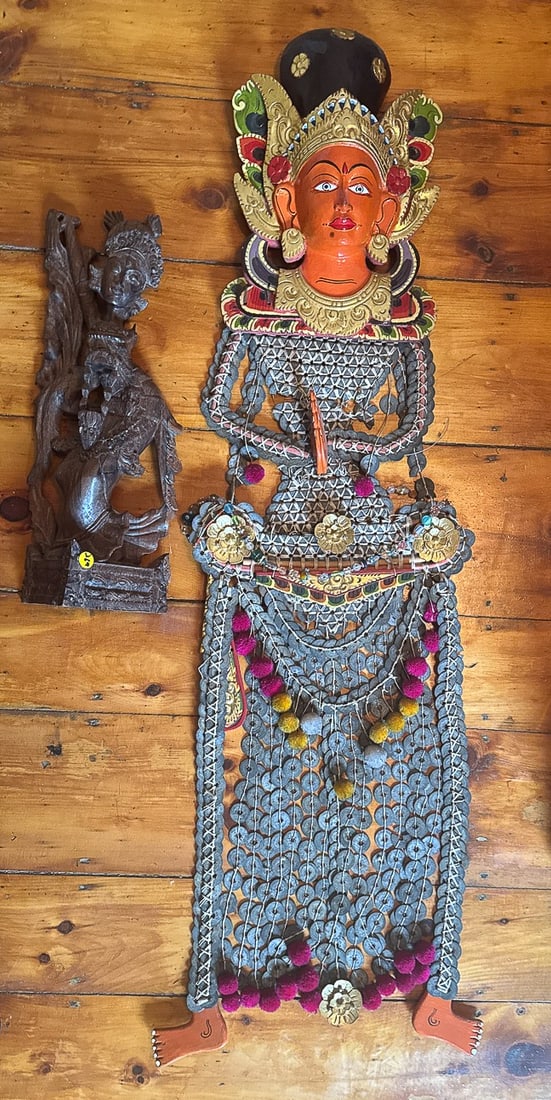 A THAI WALL HANGING AND STATUE, 55" X 15" AND 8" X 5" X 20": A THAI WALL HANGING AND STATUE, 55" X 15" AND 8" X 5" X 20"