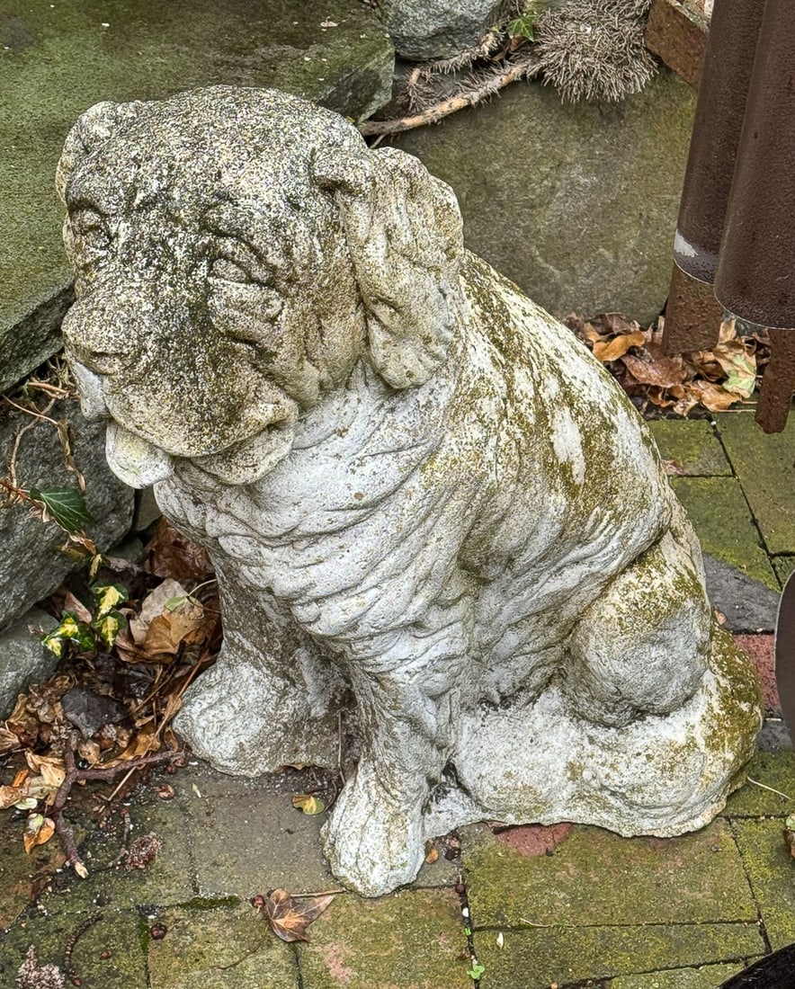 A PAIR OF CEMENT BULLDOGS, 22" X 12" X 25": A PAIR OF CEMENT BULLDOGS, 22" X 12" X 25"