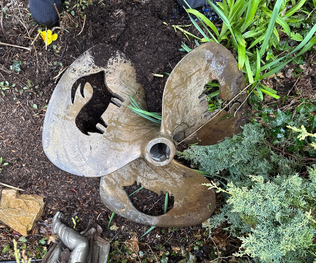 LARGE BRASS PROPELLER WITH ANIMAL CUTOUTS, 30" DIAMETER (1 of 6)