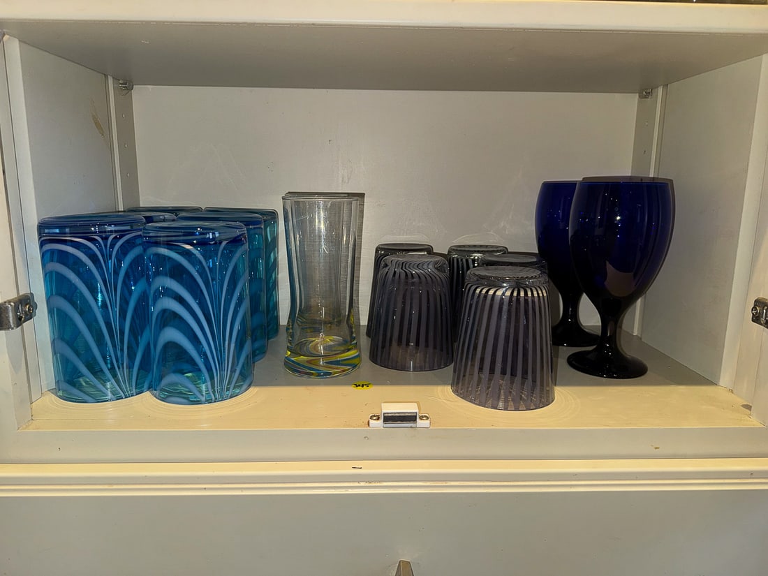 LOT OF ARTISAN GLASS, ROCKS GLASSES, AND HIGHBALLS. 6", 4.5", AND 7.5" RESPECTIVELY: LOT OF ARTISAN GLASS, ROCKS GLASSES, AND HIGHBALLS. 6", 4.5", AND 7.5" RESPECTIVELY