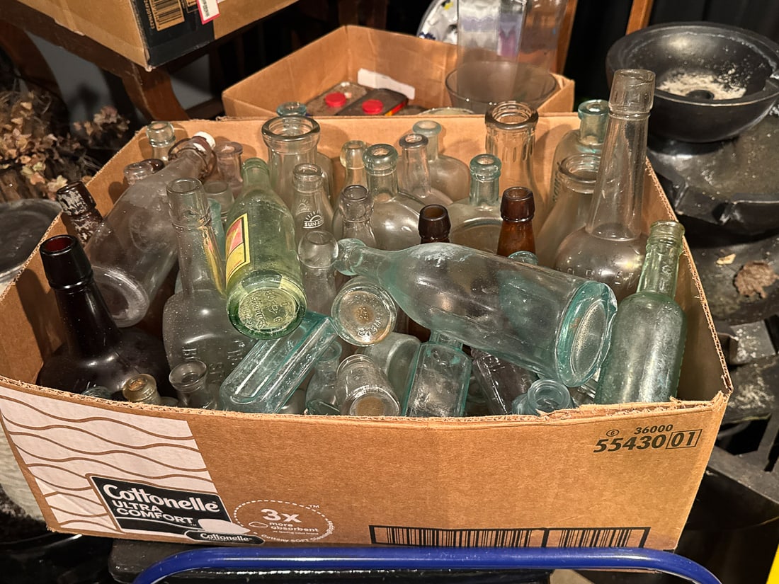 BOX OF VINTAGE BOTTLES, 10" AND SMALLER (1 of 2)