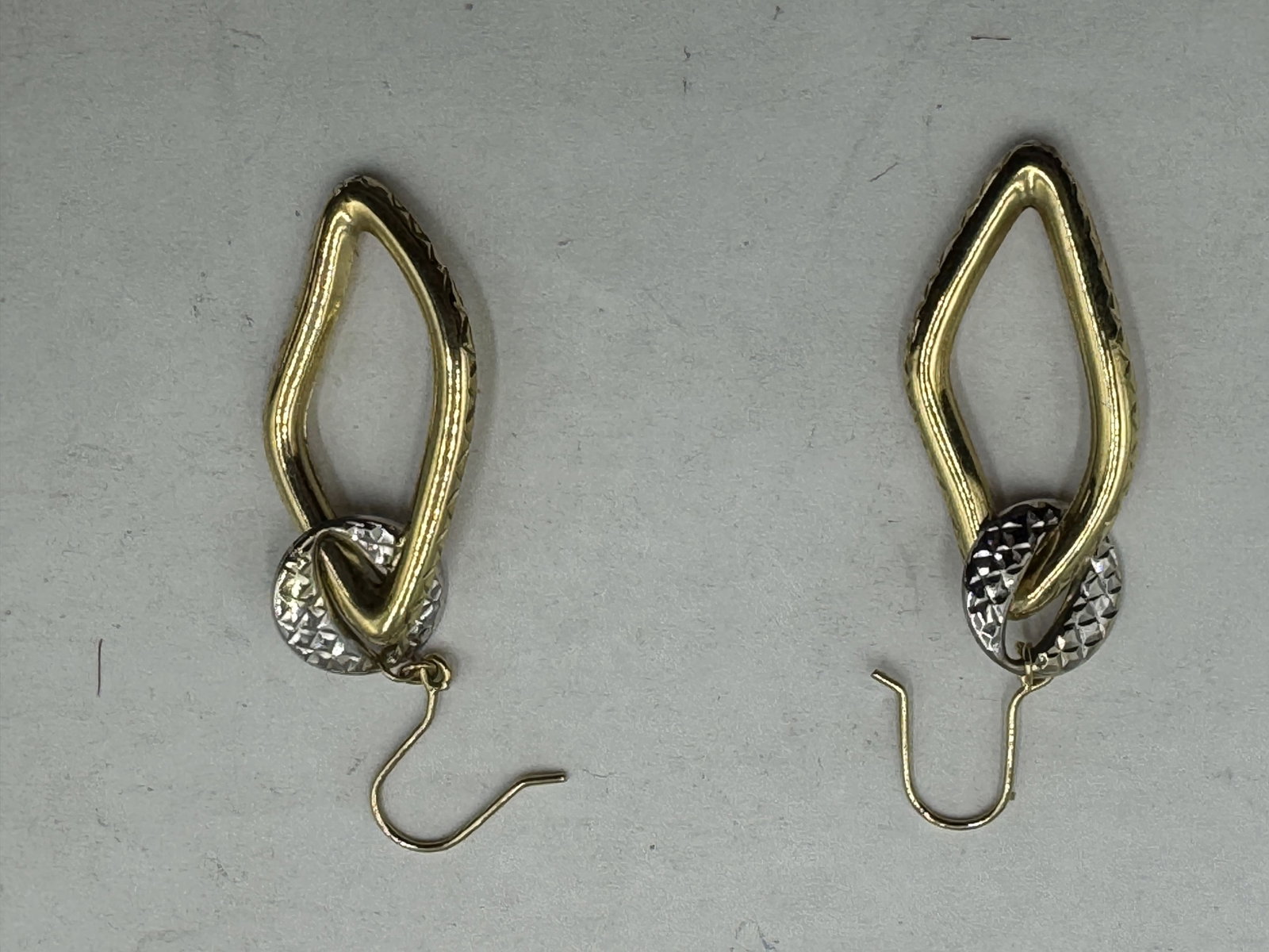14K GOLD AND WHITE GOLD EARRINGS: 14K GOLD AND WHITE GOLD EARRINGS