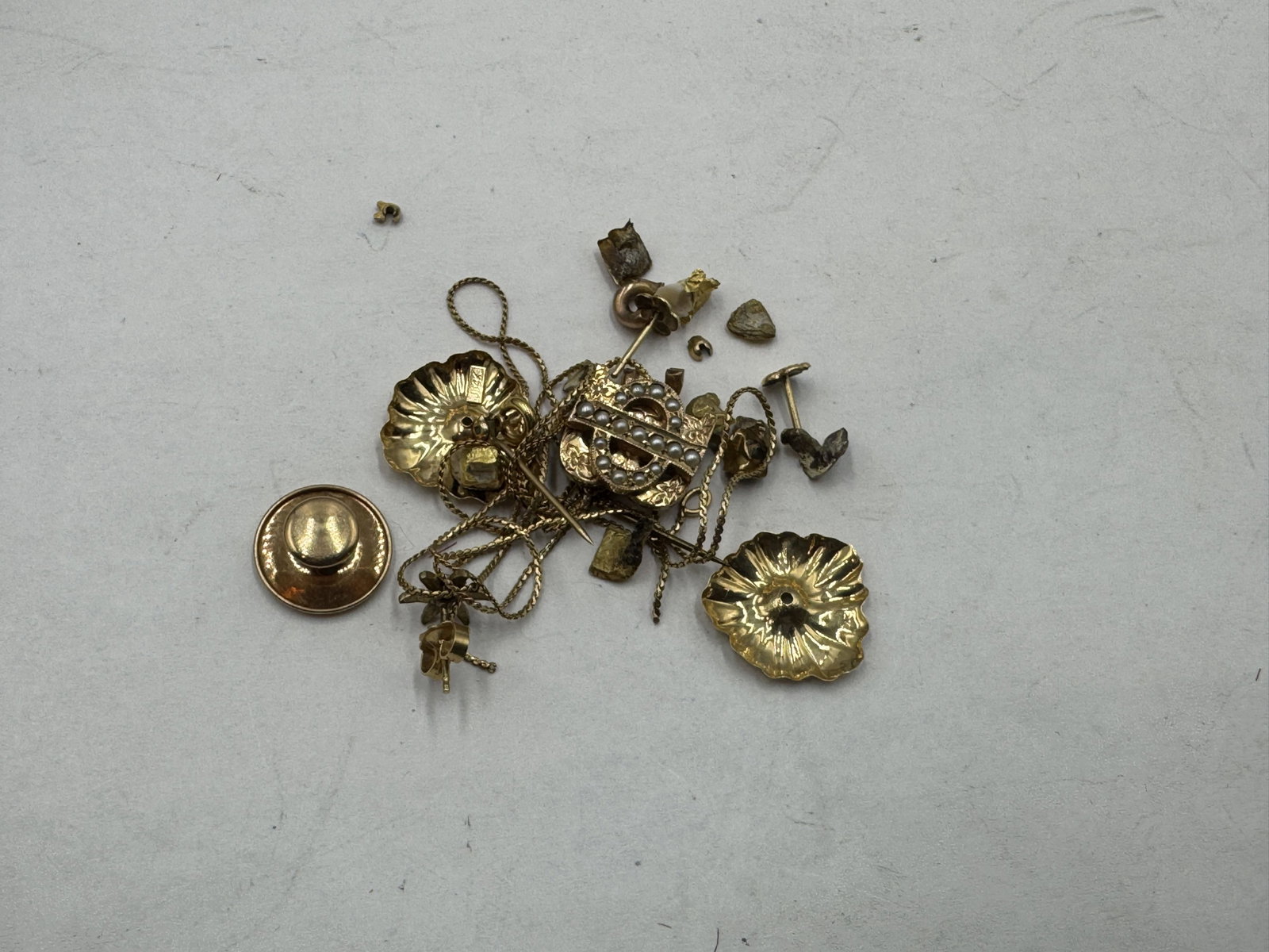 12 GRAMS SCRAP GOLD 10 - 18K: 12 GRAMS SCRAP GOLD 10 - 18K