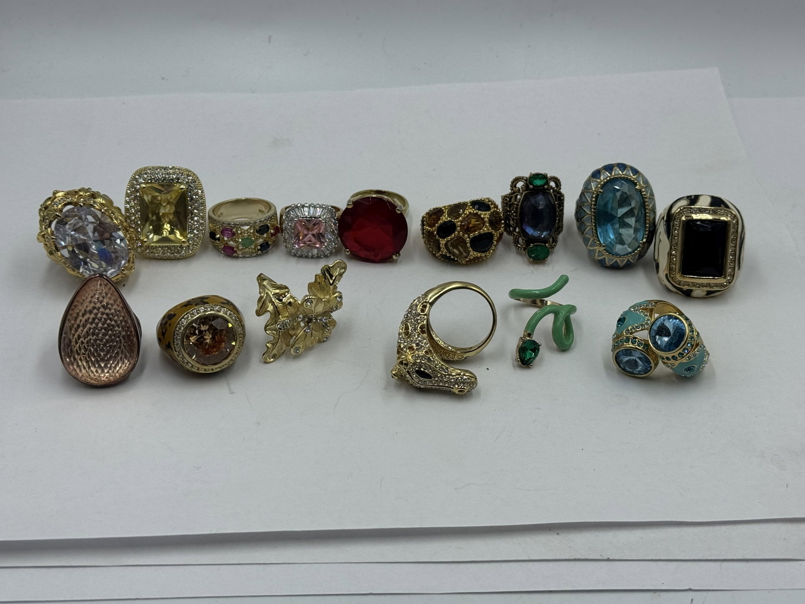 15 GOLD TONE FLASHY BLING RINGS: 15 GOLD TONE FLASHY BLING RINGS
