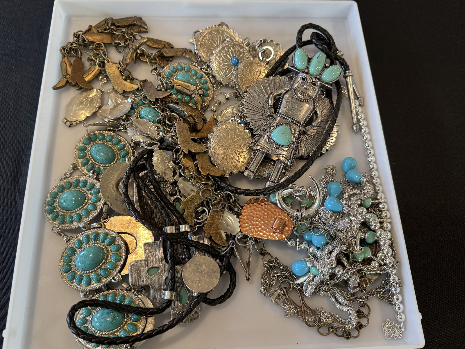 LOT OF NATIVE AMERICAN STYLE JEWELRY (1 of 9)