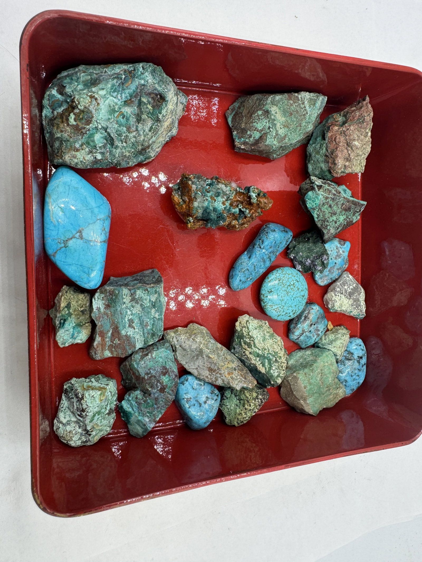 LOT OF POLISHED AND RAW TURQOUISE (1 of 4)