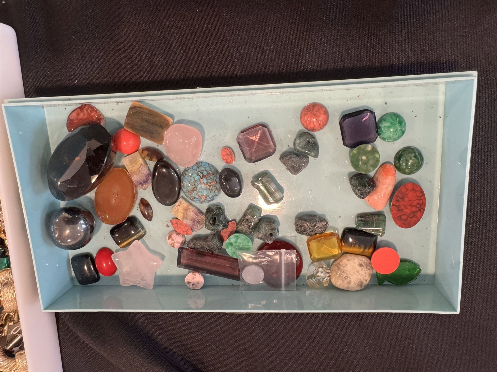 LOT OF GEM CABUCHONS: LOT OF GEM CABUCHONS
