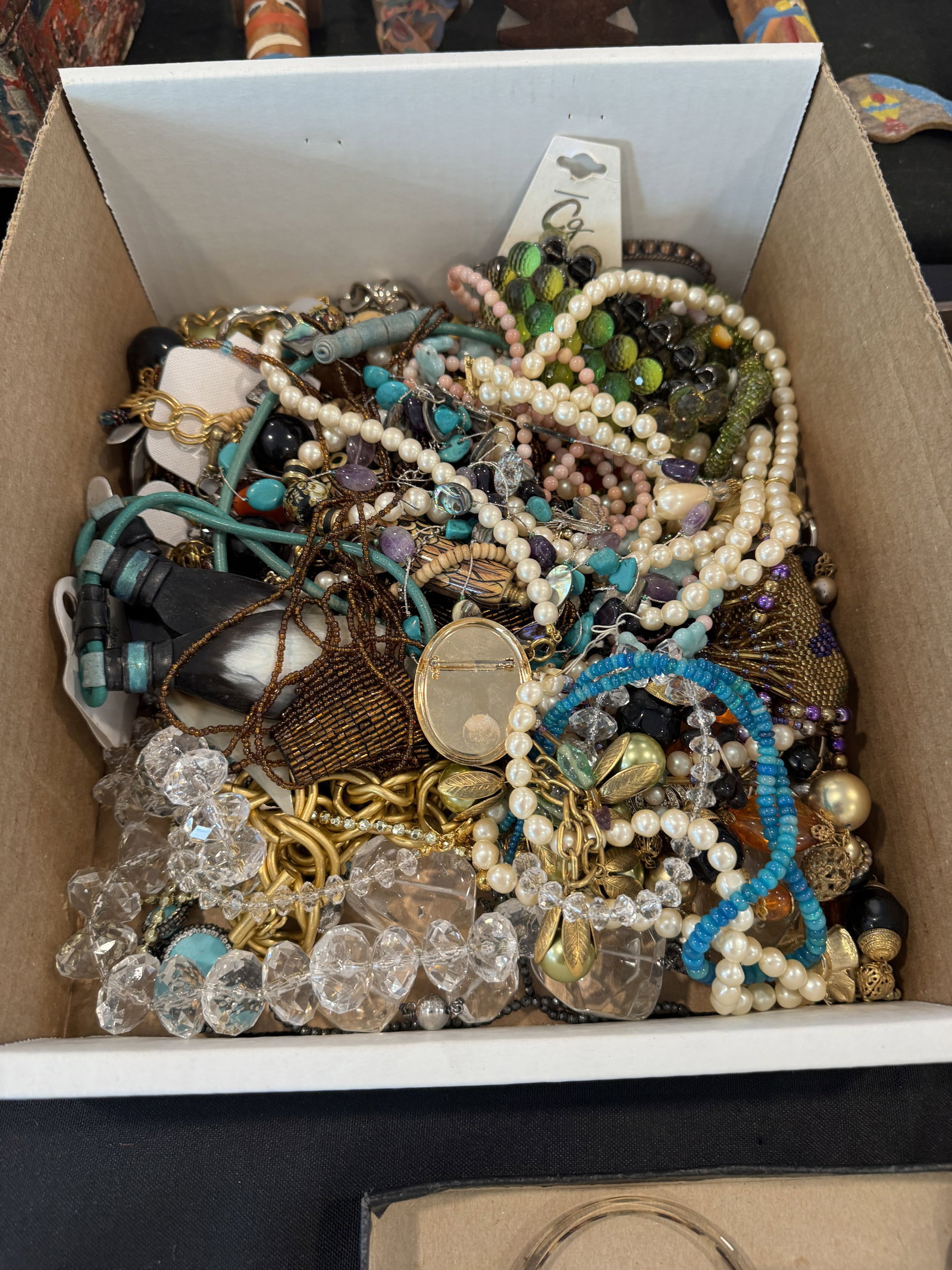 LARGE LOT COSTUME JEWELRY (1 of 3)