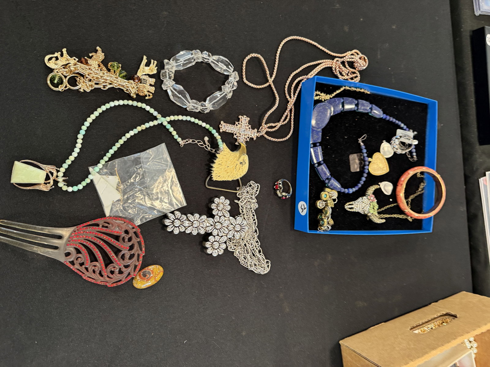 COSTUME JEWELRY LOT: COSTUME JEWELRY LOT