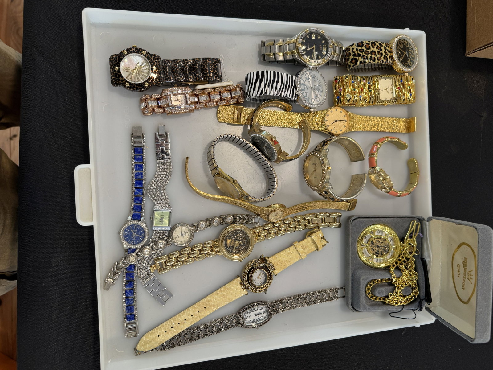 LARGE LOT FLASHY WRISTWATCHES: LARGE LOT FLASHY WRISTWATCHES