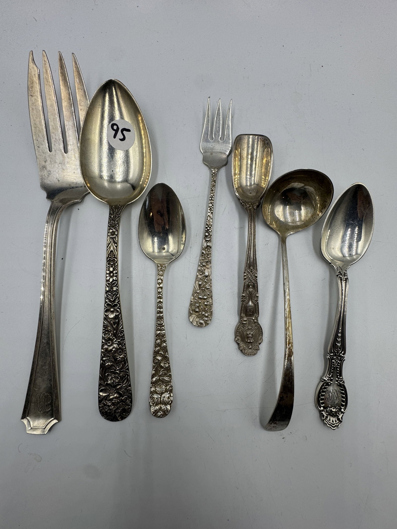 7 PIECES BETTER STERLING SILVER FLATWARE INCLUDES TIFFANY STIFE AND BIGGILO KENNARD, 10 OZT: 7 PIECES BETTER STERLING SILVER FLATWARE INCLUDES TIFFANY STIFE AND BIGGILO KENNARD, 10 OZT
