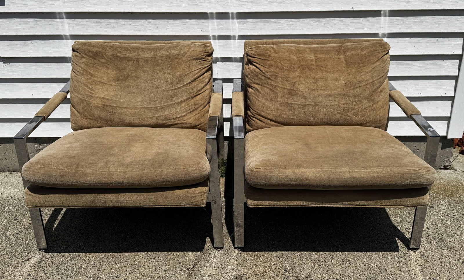 A PAIR OF LEATHER AND CHROME ARMCHAIRS MILO BAUGHMAN (1 of 8)