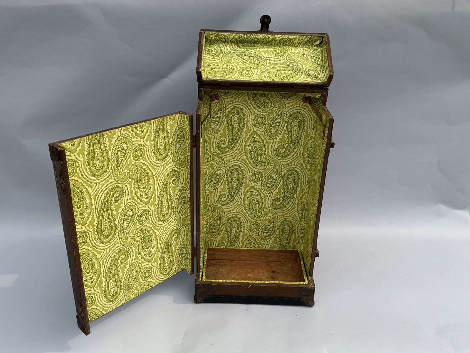 ANTIQUE DOLL STEAMER TRUNK - 2