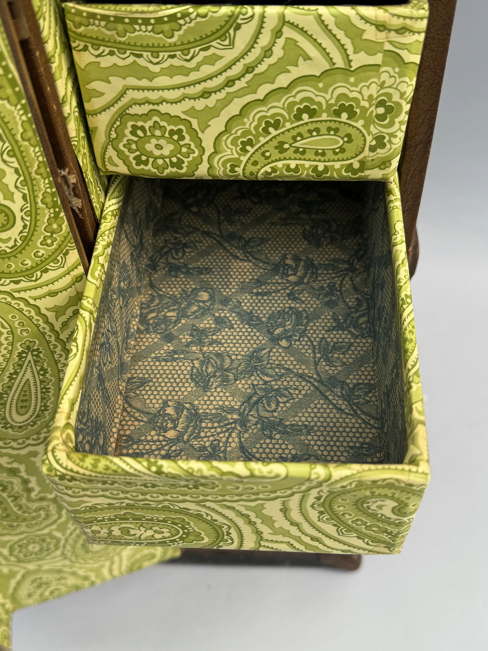 ANTIQUE DOLL STEAMER TRUNK - 4