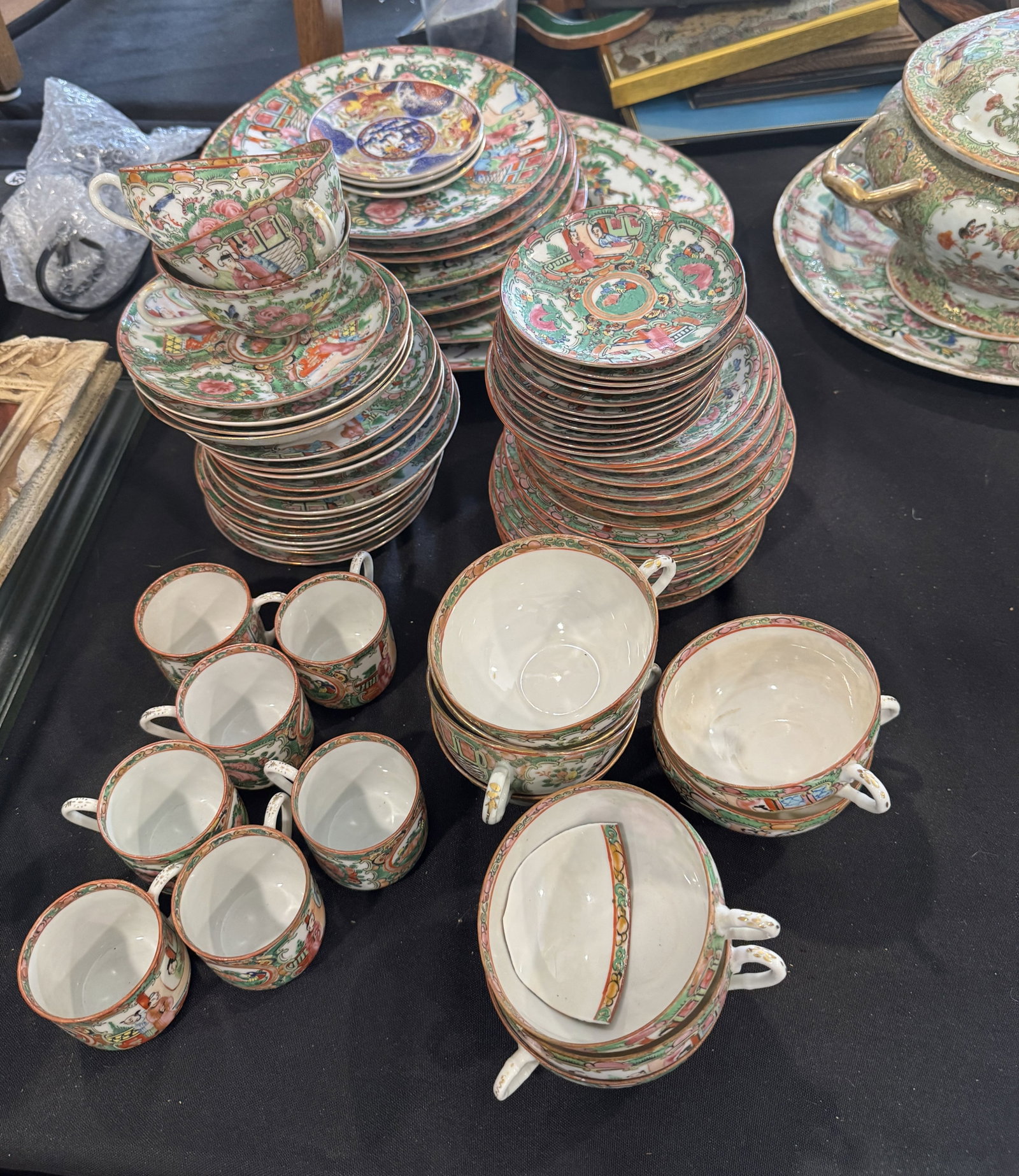 LOT OF ROSE MEDALLION MARKED MADE IN CHINA: LOT OF ROSE MEDALLION MARKED MADE IN CHINA