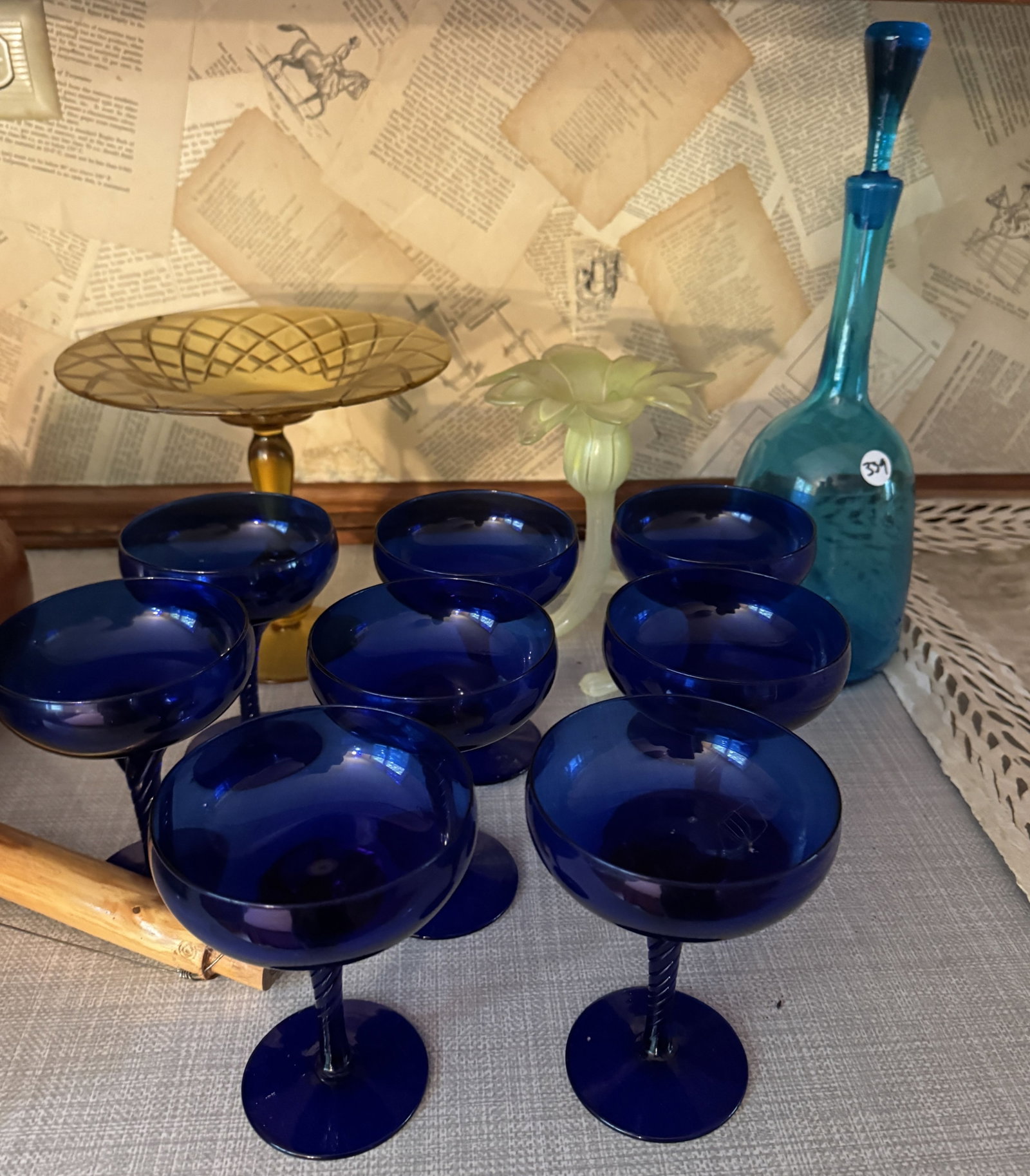 DECORATIVE GLASSWARE LOT (1 of 1)