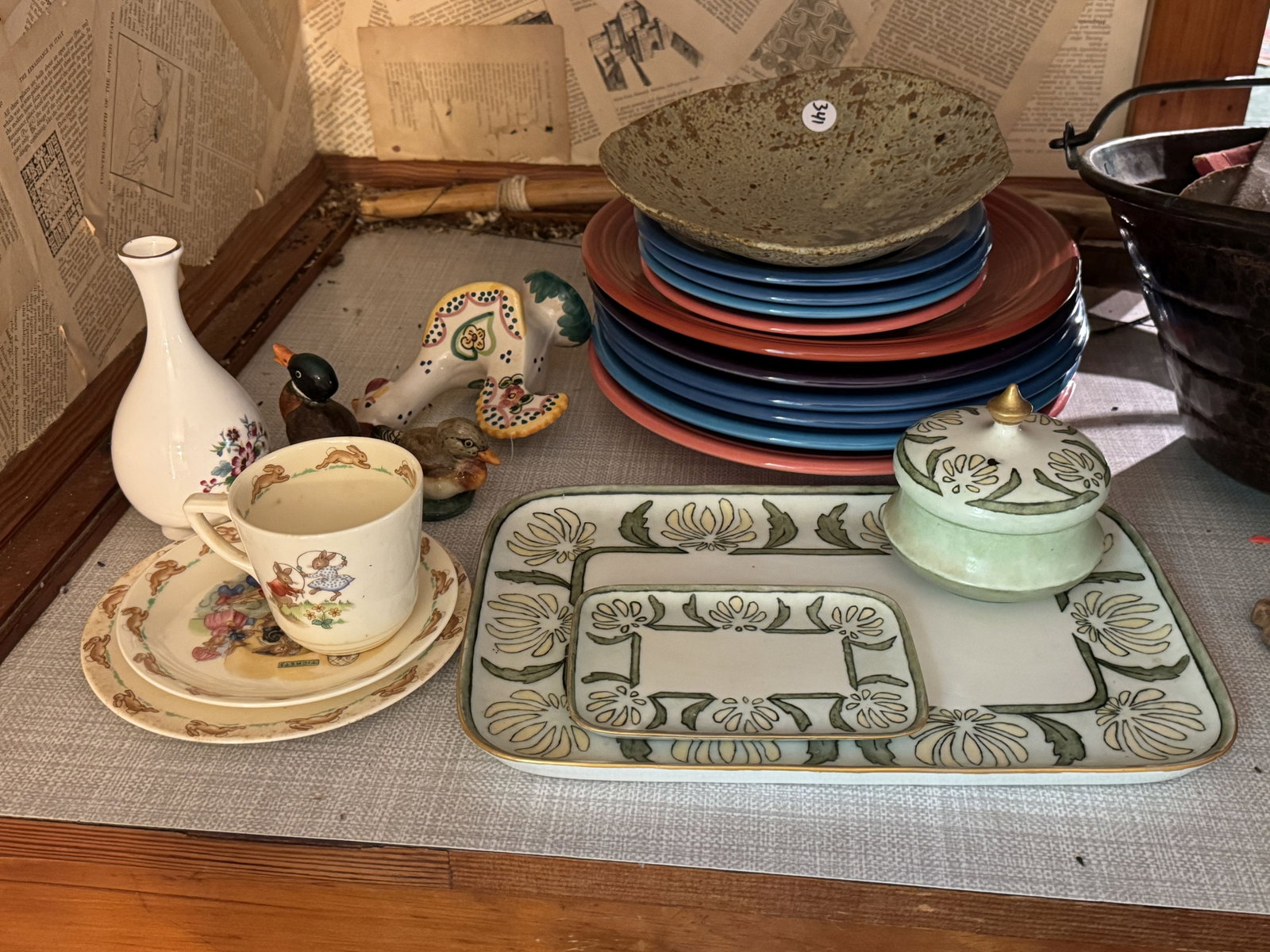 MISC PORCELAIN AND POTTERY LOT: MISC PORCELAIN AND POTTERY LOT