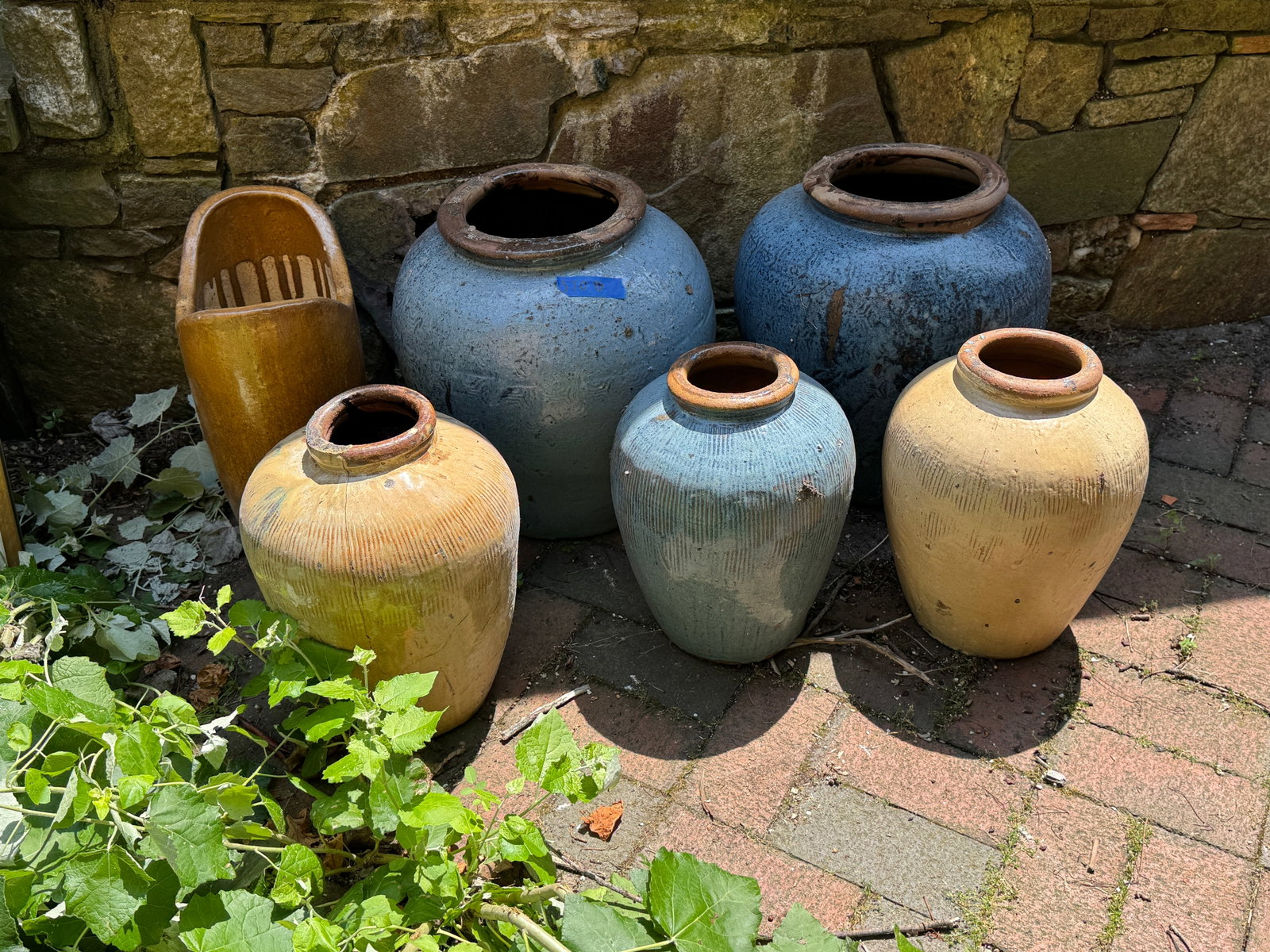 6 OUTDOOR POTS: 6 OUTDOOR POTS. BUYER IS RESPONSIBLE FOR REMOVING THIS ITEM FROM THE PROPERTY. THIS ITEM MUST BE PICKED UP ON OR BEFORE FRIDAY, AUGUST 7TH, 2026 AT 4 CENTER ST IN PROVINCETOWN, MA. PLEASE REACH OUT