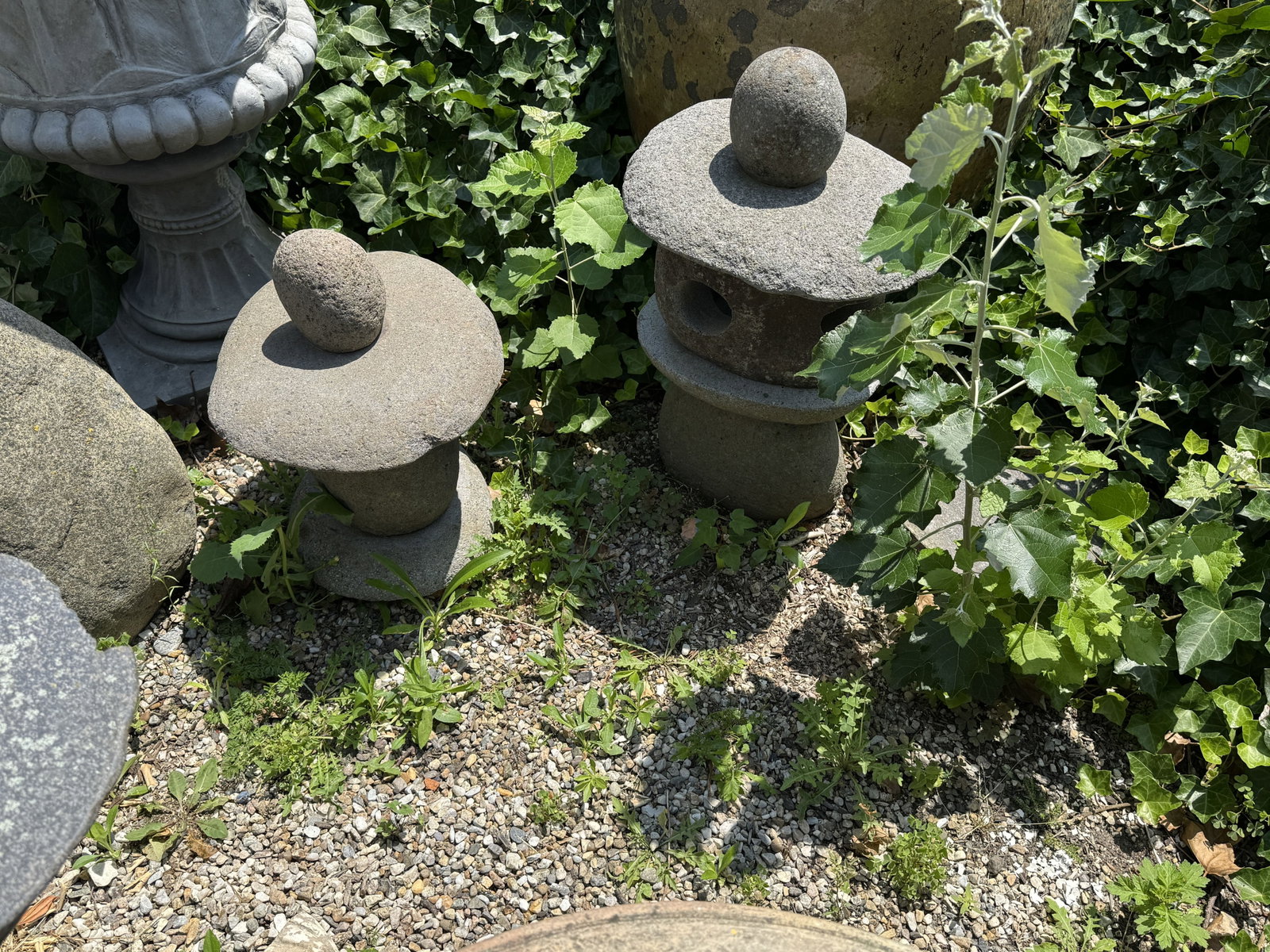 STONE MUSHROOM TABLE SET - 4