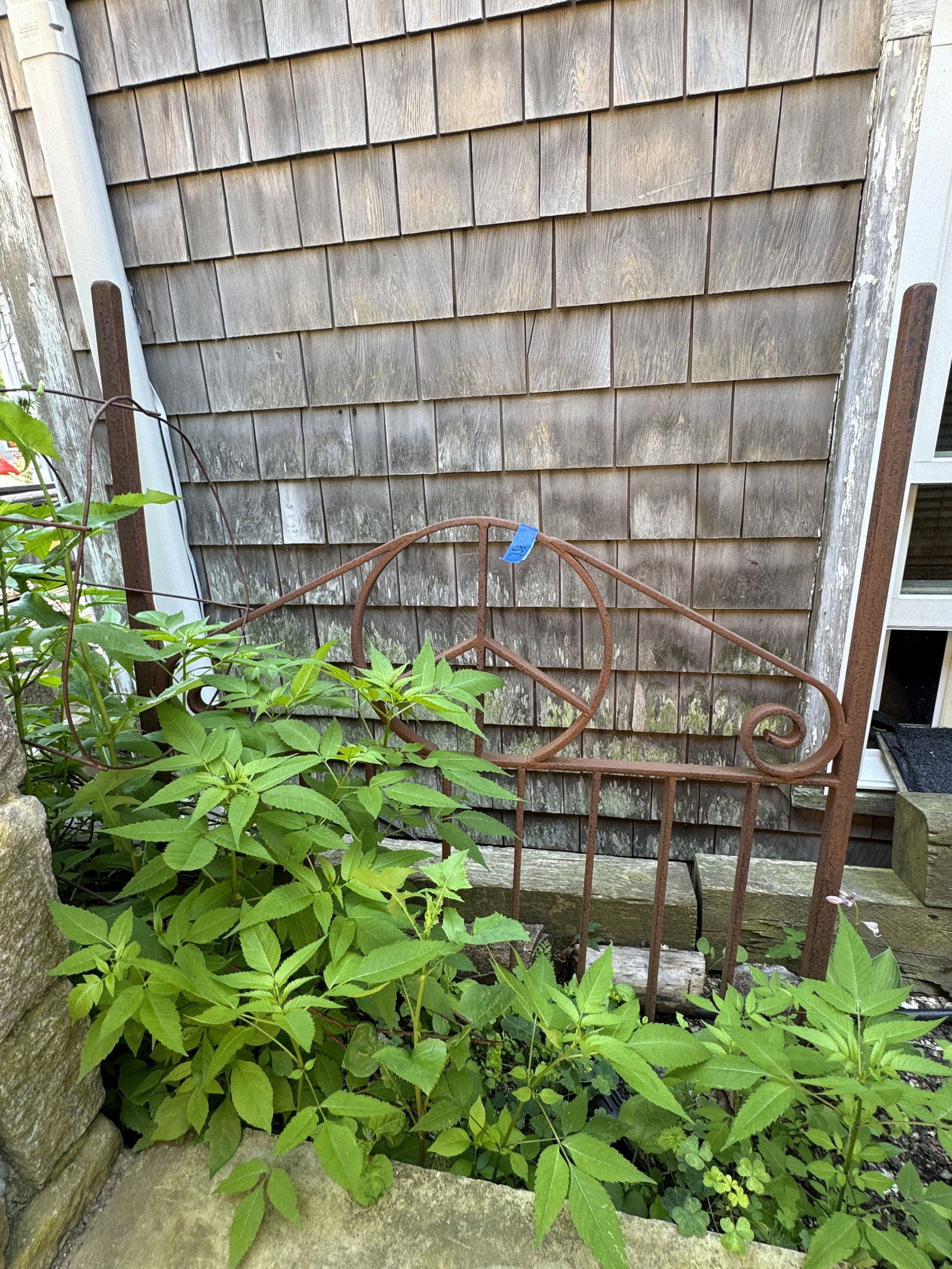 MICHAEL KACERGIS PEACE SIGN WROUGHT IRON FENCING: MICHAEL KACERGIS PEACE SIGN WROUGHT IRON FENCING. BUYER IS RESPONSIBLE FOR REMOVING THIS ITEM FROM THE PROPERTY. THIS ITEM MUST BE PICKED UP ON OR BEFORE FRIDAY, AUGUST 7TH, 2026 AT 4 CENTER ST IN PRO