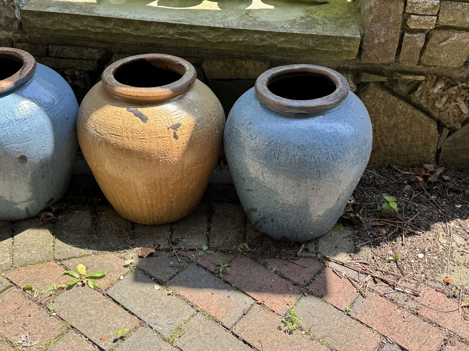 4 GARDEN POTS - 3