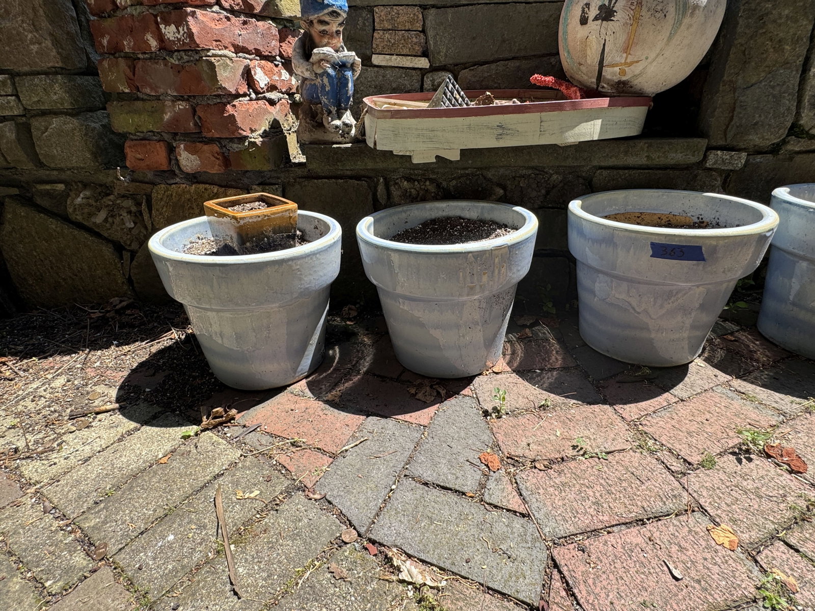 4 GARDEN POTS - 3