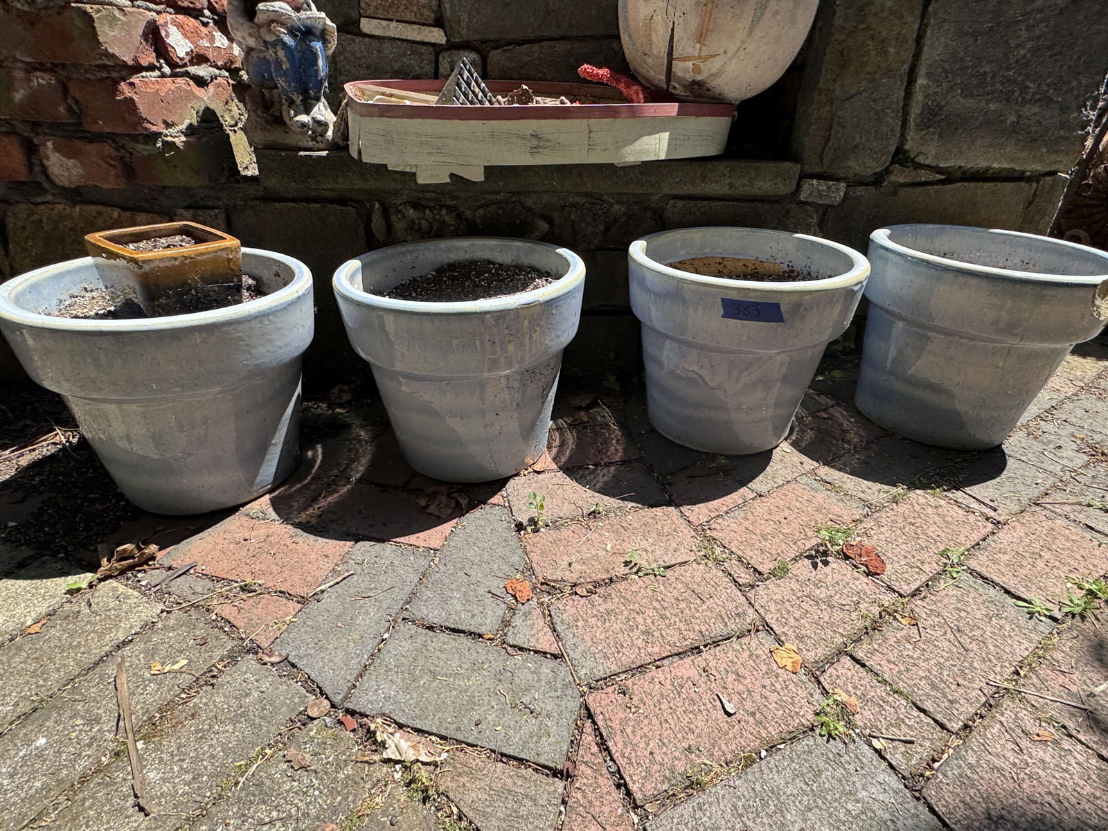 4 GARDEN POTS - 4