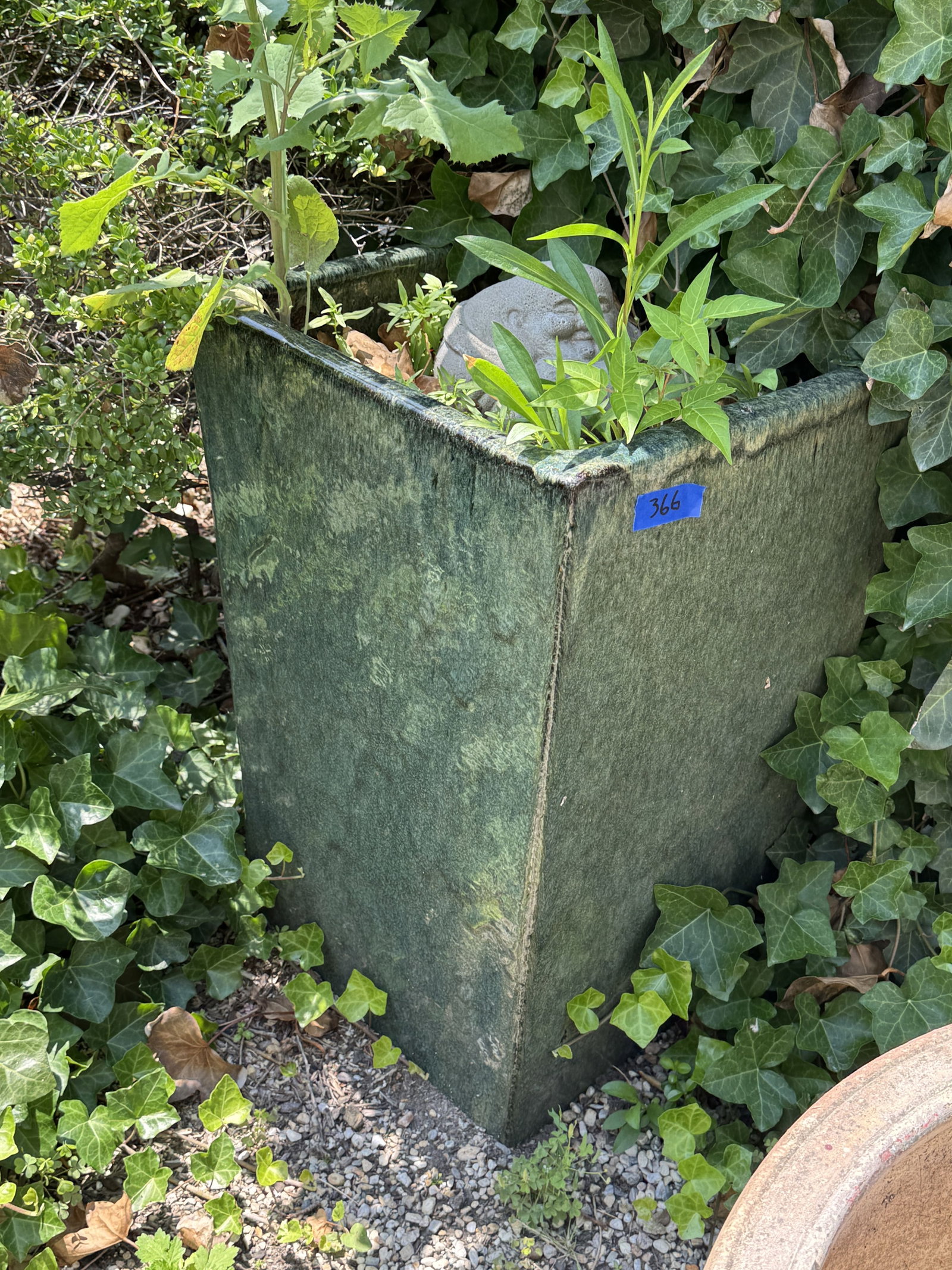 2 LARGE GARDEN POTS - 3