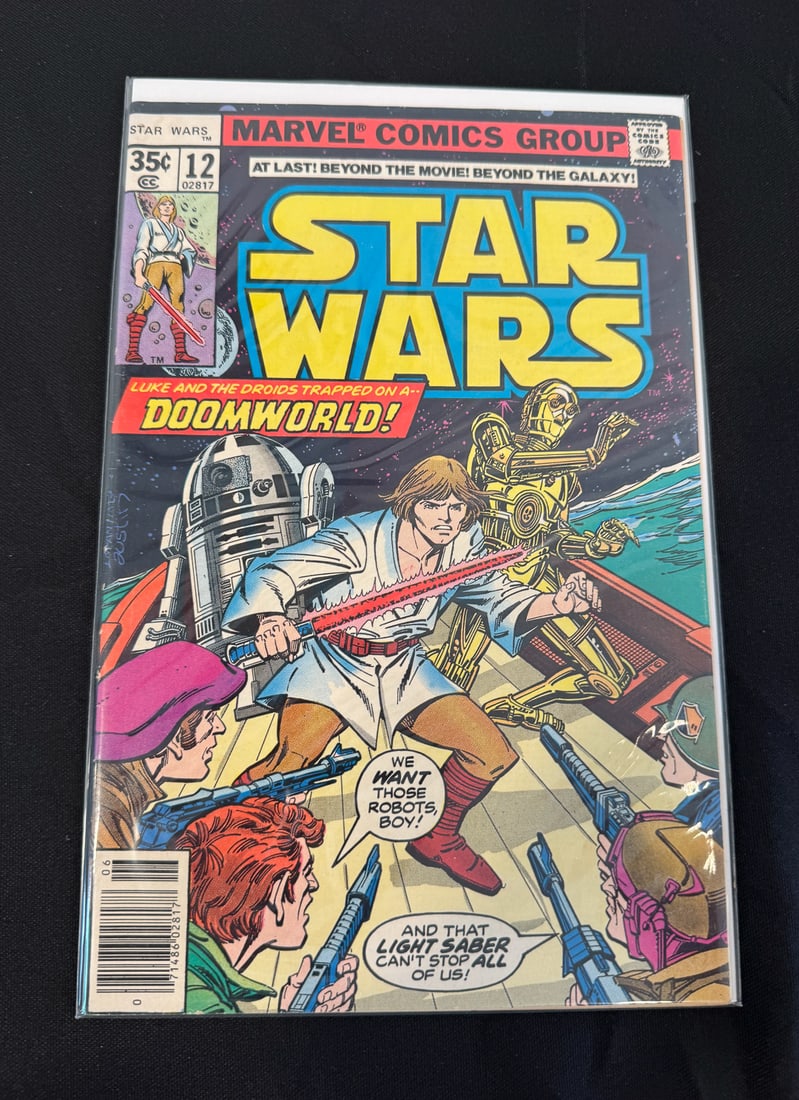 COMIC BOOK LOT INCLUDES STAR WARS AND DR. STRANGE - 4