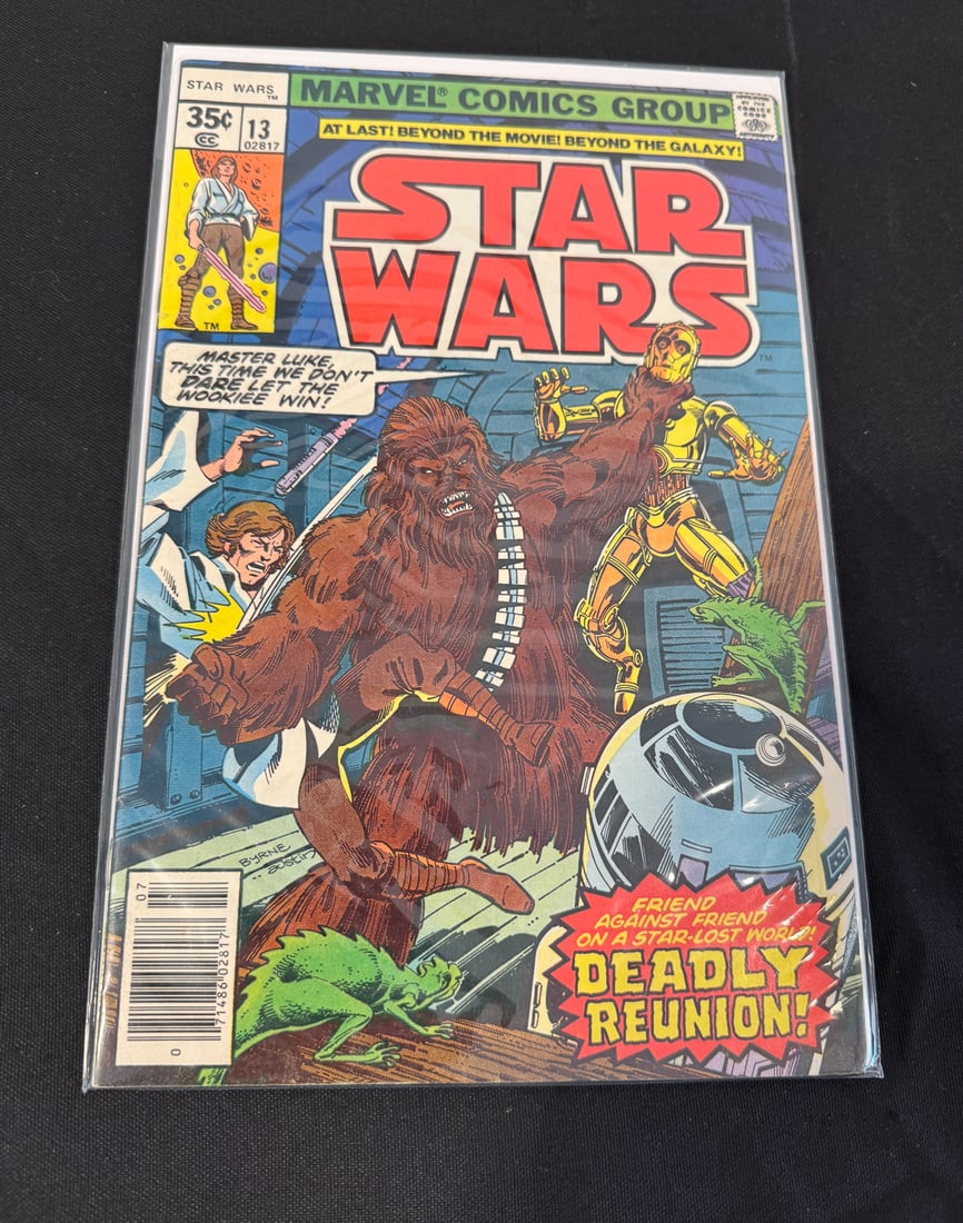 COMIC BOOK LOT INCLUDES STAR WARS AND DR. STRANGE - 5