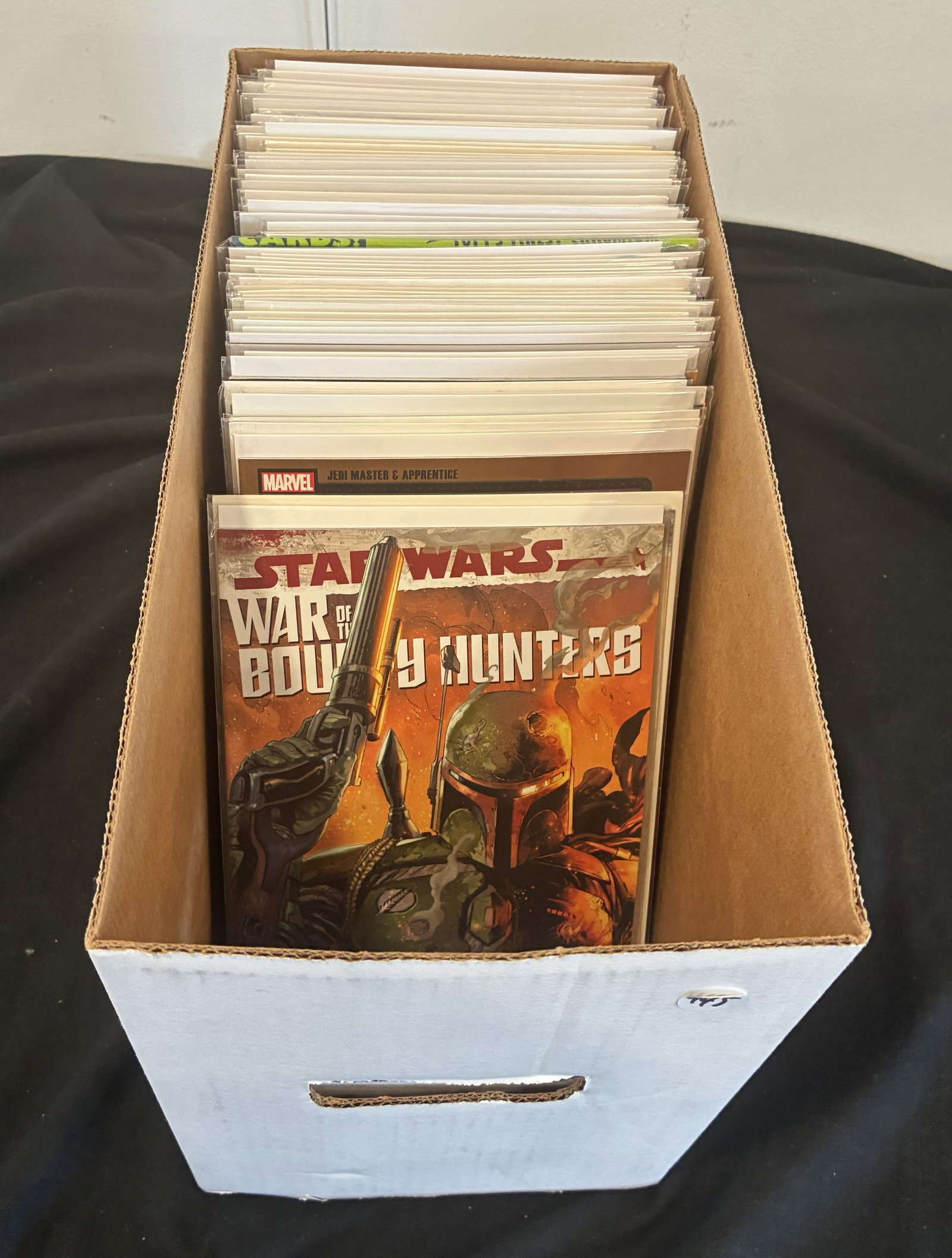 LARGE LOT OF STAR WARS COMIC BOOKS (1 of 2)
