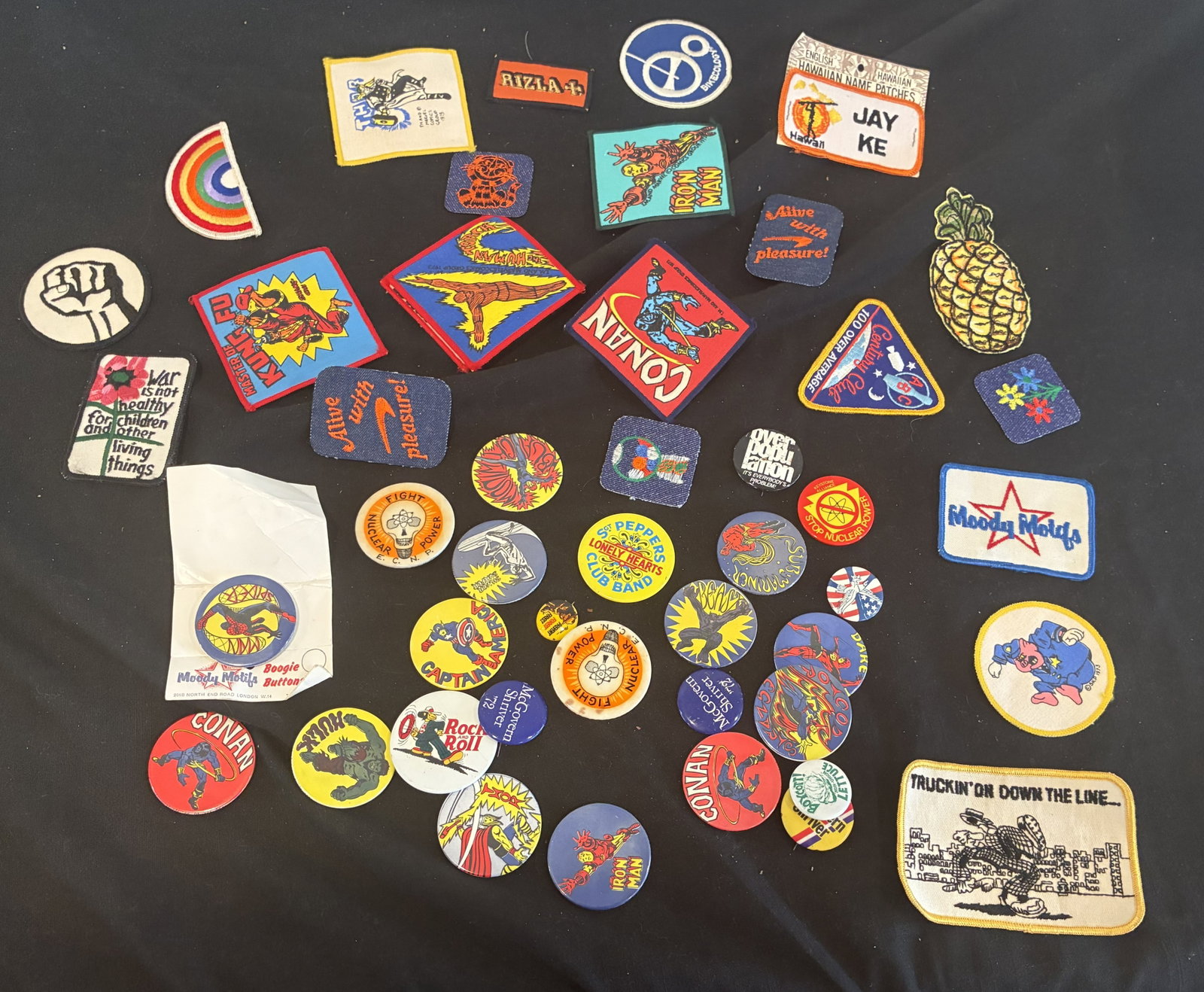 LOT OF VARIOUS PINS AND PATCHES, SOME COMIC BOOK RELATED (1 of 1)