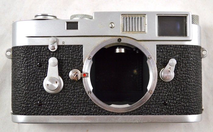 Leica M2 Camera Body: Leica M2 Camera Body. Serial Number 983184.