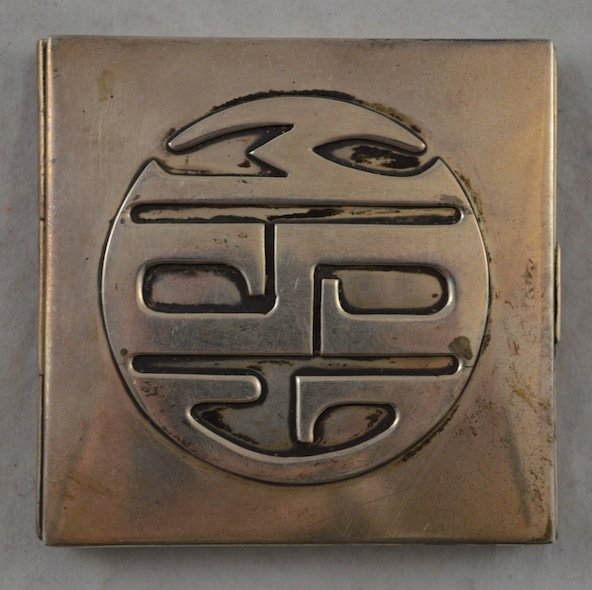 Sterling Silver Compact with Mirror 143.0 g: Sterling Silver Compact with Mirror. ''GSW.'' 3'' x 3'' 143 g