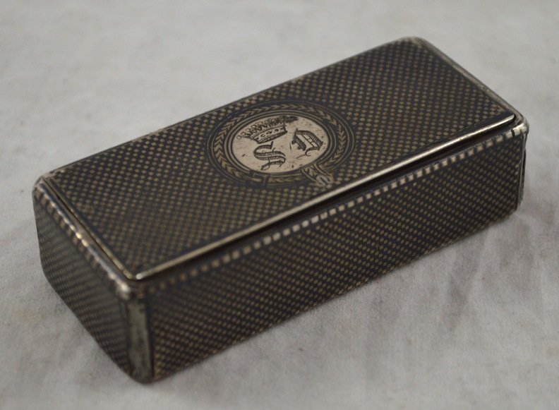 Antique Continental Sterling Niello Snuff Box 78.8 g: Antique Continental Sterling Silver Niello Snuff Box. 3 1/4'' x 1 1/4'' 78.8 g