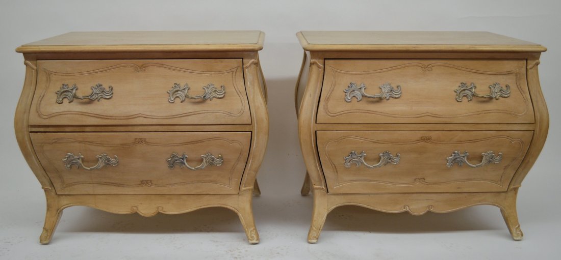 Henredon Bedroom Set: Henredon Bedroom Set, includes Mirror Dresser (76'' x 20'' x 34'') , Headboard and 2 Bedside Tables (28'' x 18'' x 24''). Bombay Style.