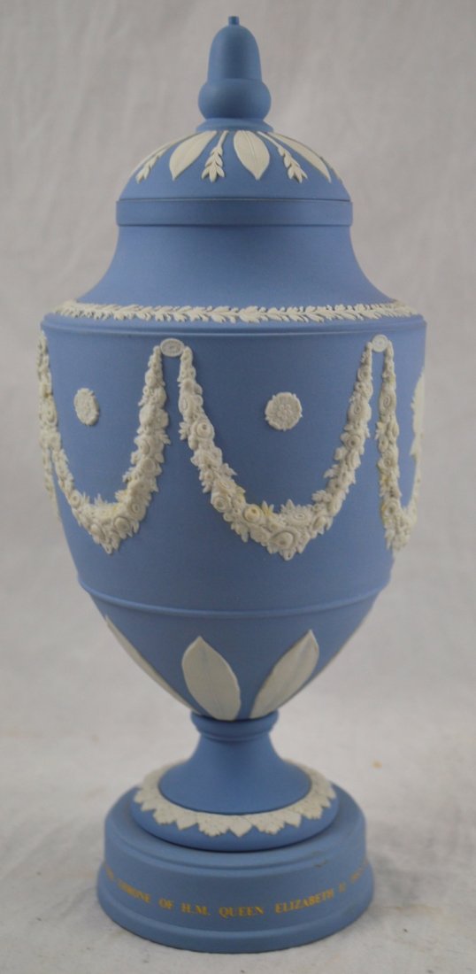 QEII Wedgwood Jasperware Urn: QEII Wedgwood Jasperware Urn. 10 1/2'' x 4 1/2''
