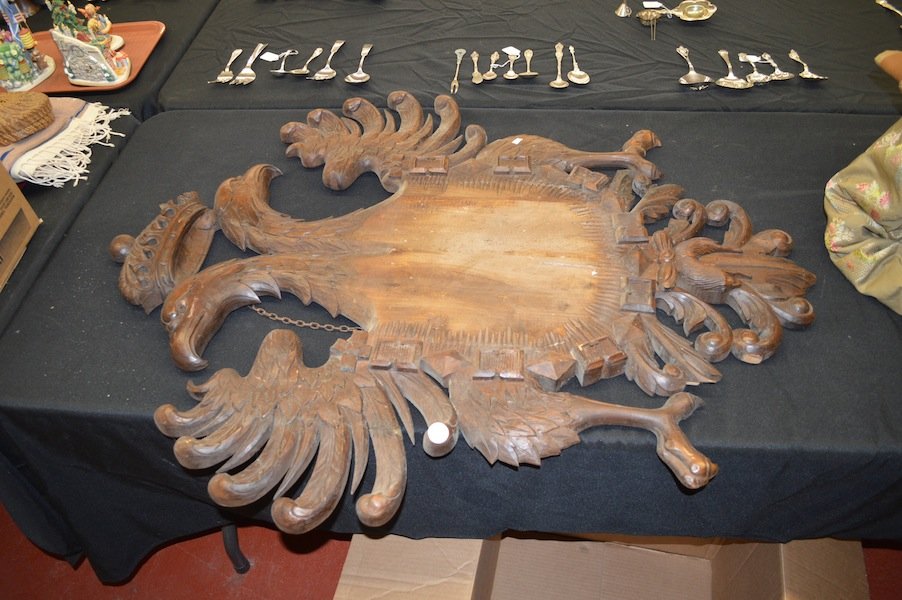 Large Black Forest Carved Eagle Crest: Large Black Forest Carved Eagle Crest
