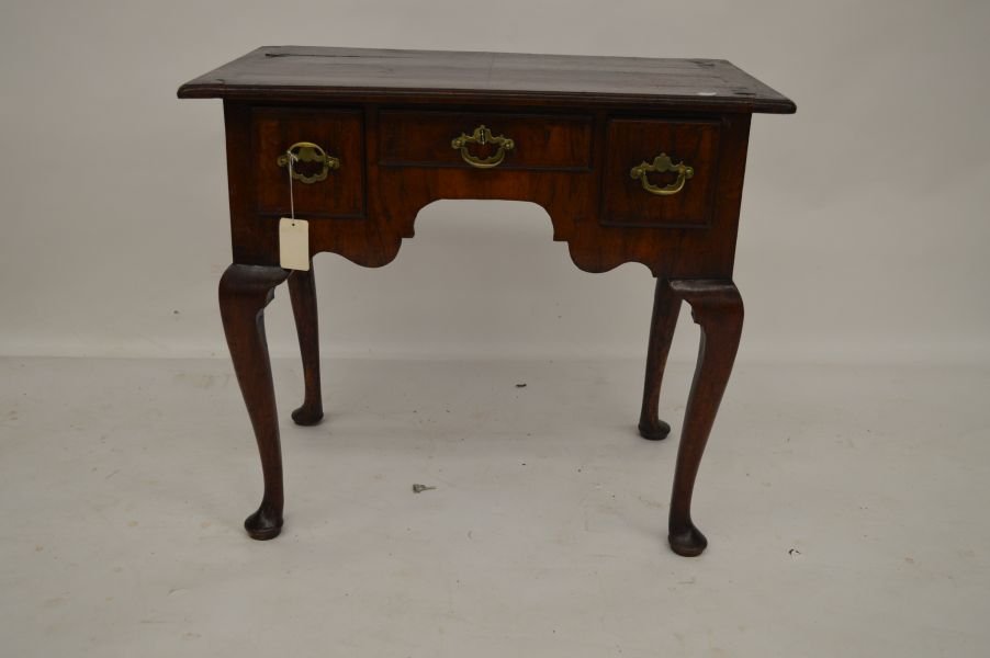 19th century Queen Anne lowboy desk: 19th century Queen Anne lowboy desk