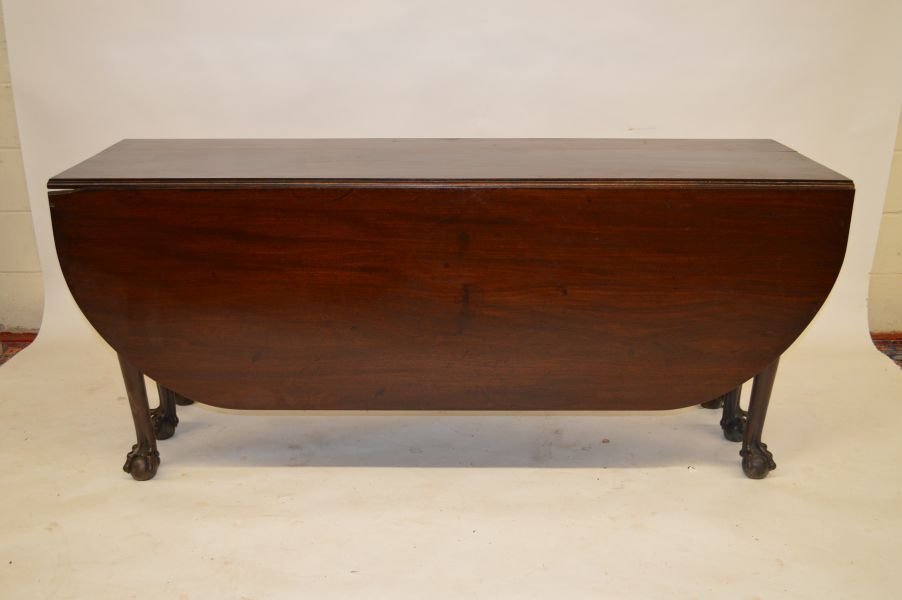 Large 19th century Queene Anne drop leaf table: Large 19th century Queene Anne drop leaf table