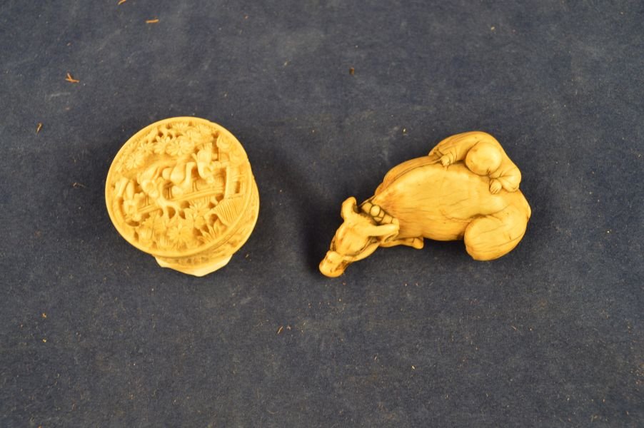 Carved Bone Box & Ox Figurine w/ Farmer: Carved Bone Box & Ox Figurine w/ Farmer 2 3/4"